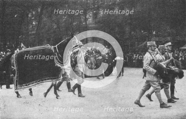 'Les Funerailles du general Gallieni a Paris et a Saint-Raphael; Les decorations et le..., 1916. Creator: Unknown.
