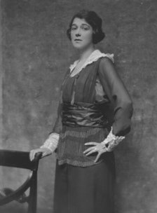 Nicholson, Martha, Miss, portrait photograph, 1916 Apr. 22. Creator: Arnold Genthe.