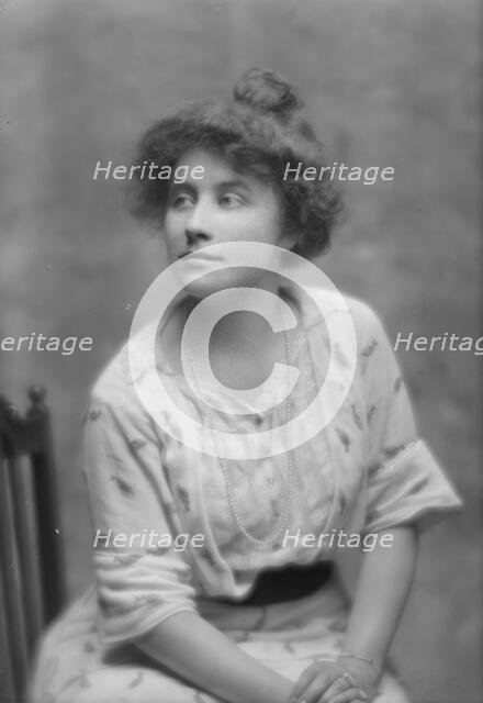 Thomas, Miss, portrait photograph, 1914 July 13. Creator: Arnold Genthe.