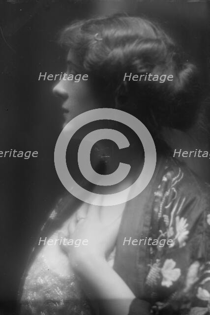 Randell, Mrs., portrait photograph, 1913. Creator: Arnold Genthe.