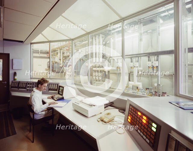 Glaxo Pharmaceutical Works, Park Road, Ware, East Hertfordshire, Hertfordshire, 29/01/1987. Creator: John Laing plc.