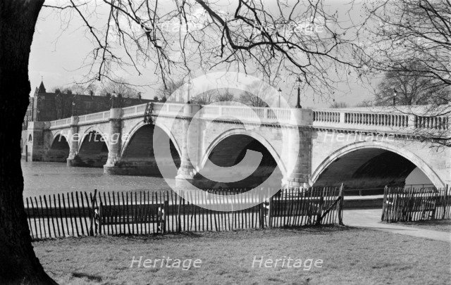 Richmond Bridge, Richmond-upon-Thames, London, c1945-c1965. Artist: SW Rawlings