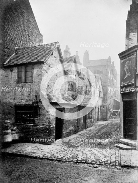 Queen's Head Yard in Birmingham, West Midlands. Artist: Unknown