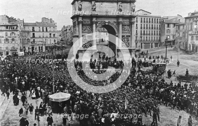'Les Russes en France; Le defile des premiers bataillons Russes a travers Marseille..., 1916. Creator: Unknown.