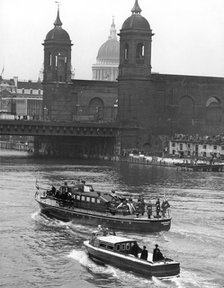 Sir Winston Churchill's coffin on the way to Festival Pier on a launch, London, 1965. Artist: Unknown