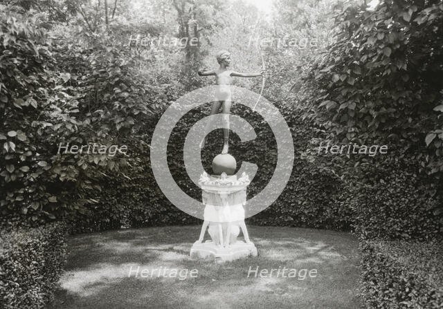 "Welwyn," Harold Irving Pratt house, 100 Crescent Beach Road, Glen Cove, New York, c1918. Creator: Frances Benjamin Johnston.