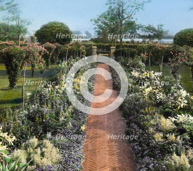 "The Fens," Lorenzo Easton Woodhouse house, Huntting Lane, East Hampton, New York, 1914. Creator: Frances Benjamin Johnston.