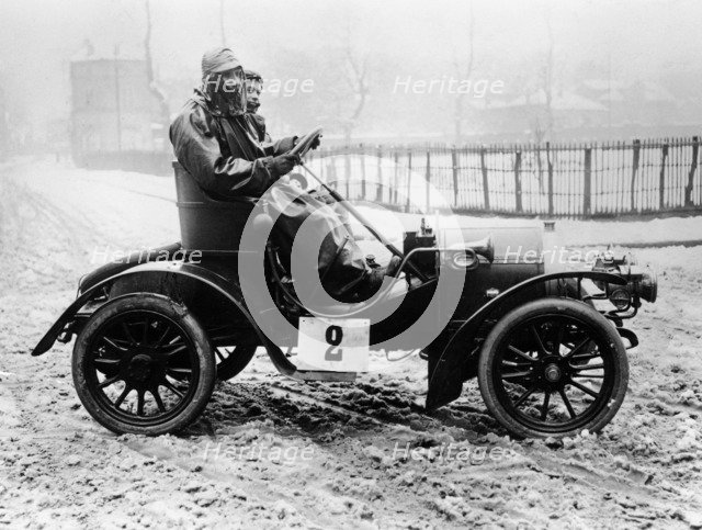 A Grégoire car with driver and passenger, Concours des Voiturettes, 1905. Artist: Unknown