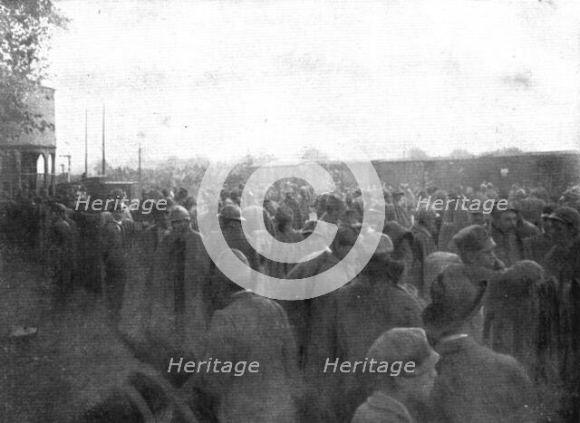 The Dark Hours of Italy; Influx of troops to an evacuation station, 1917. Creator: Unknown.