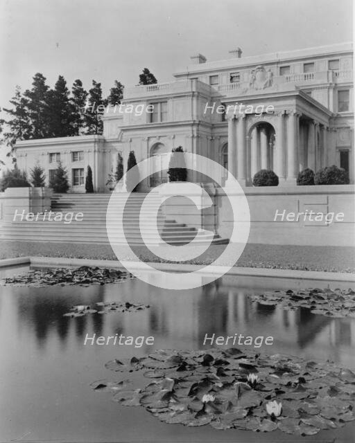 "Uplands," Charles Templeton Crocker house, 400 Uplands Drive, Hillsborough, California, 1917. Creator: Frances Benjamin Johnston.