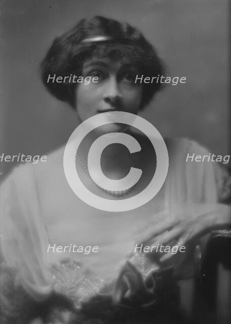 Le Breton, Marguerite, Miss, portrait photograph, 1913. Creator: Arnold Genthe.
