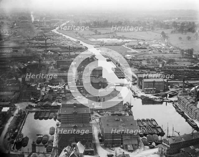 Docks and adjoining warehouses, Gloucester, Gloucestershire, 1932. Artist: Aerofilms.