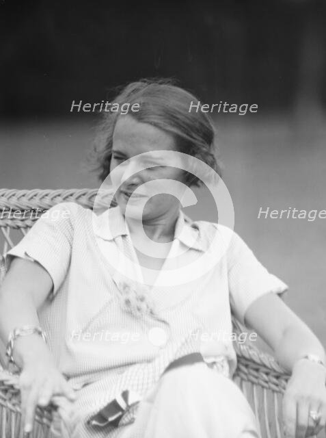 Sexton, Mrs., seated outdoors, 1932 July 10. Creator: Arnold Genthe.