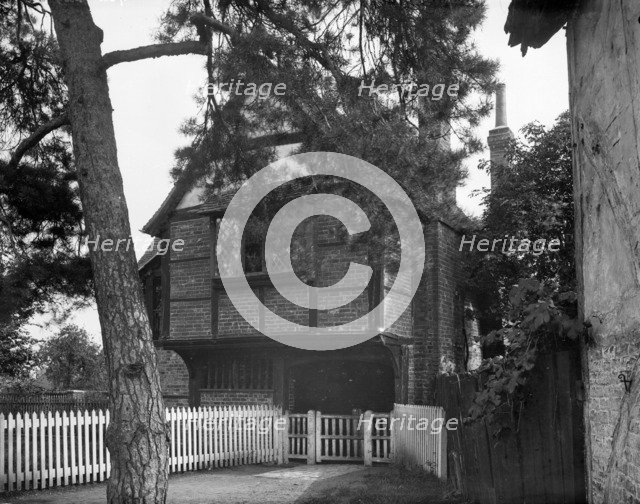 St Michaels Church, Lych Gate, Bray, Berkshire, 1880. Artist: Henry Taunt