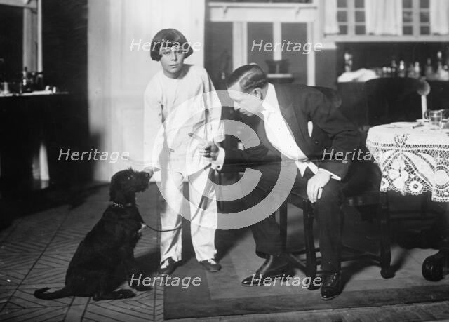 Willie Collier and son, between c1910 and c1915. Creator: Bain News Service.