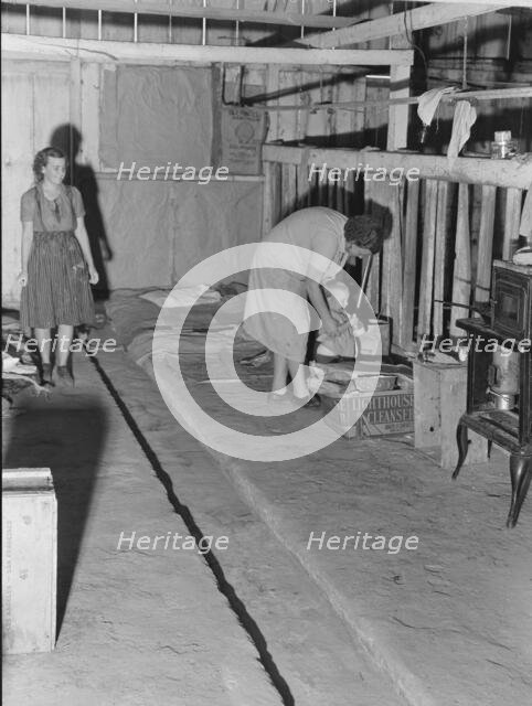 Family of migratory cotton pickers, originally from Oklahoma, Kern County, California, 1938. Creator: Dorothea Lange.