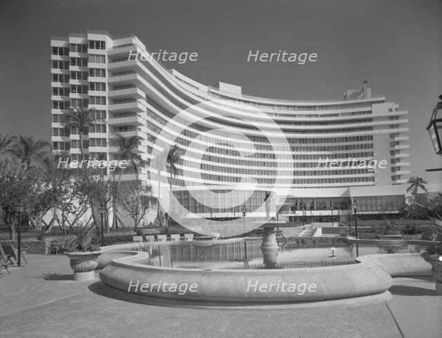 Fontainebleau Hotel, Miami Beach, Florida, 1955. Creators: Gottscho-Schleisner, Inc, Morris Lapidus.