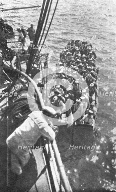 'Les evenements de Grece; debarquement de fusiliers marins francais au Piree', 1916. Creator: Unknown.