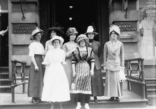 Oregon girls in N.Y., 1912. Creator: Bain News Service.