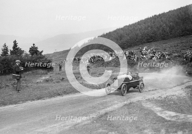 Gwynne of FJ Boshier-Jones competing in the Caerphilly Hillclimb, Wales, 1923. Artist: Bill Brunell.