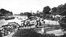 Parker's Ferry, Surbiton, 1909. Artist: Unknown