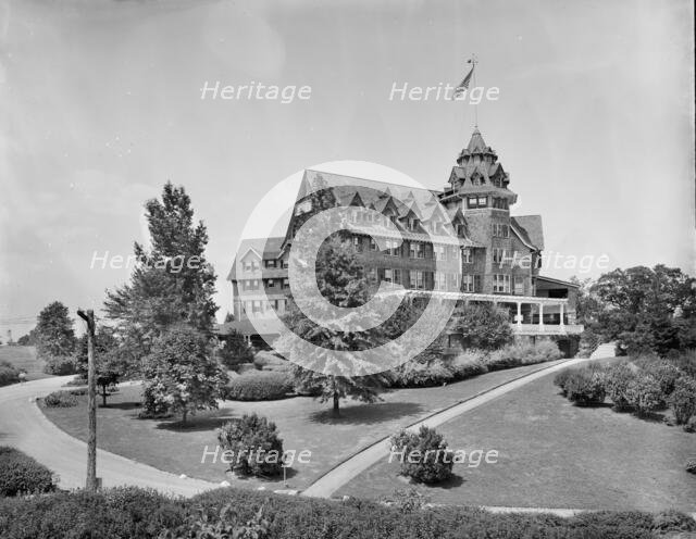 Beautiful Edgewood Inn, Greenwich, Conn., between 1905 and 1915. Creator: Unknown.