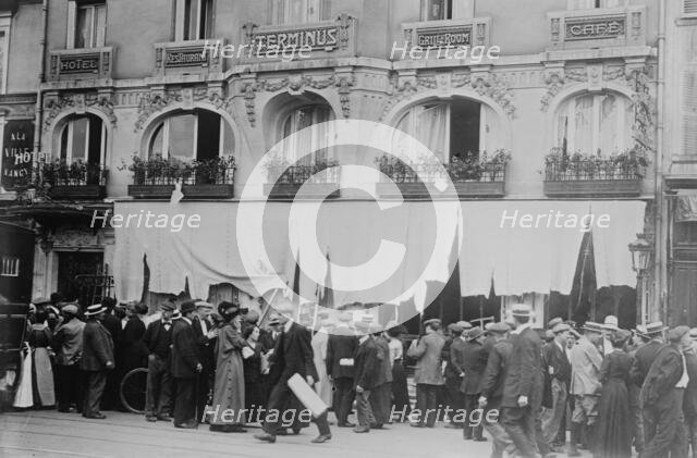 At Gare De L'Est, Restaurant wrecked by mob, 1914. Creator: Bain News Service.