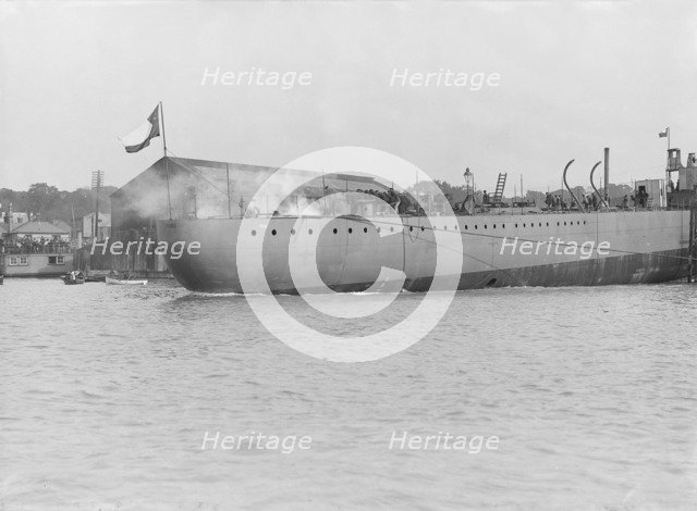 The launch of Chilean destroy 'Almirante Lynch', 28th September 1912. Creator: Kirk & Sons of Cowes.