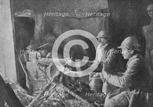 'Dans les forts reconquis de Douaumont et de Vaux; une des mitrailleuses allemandes..., 1916. Creator: Unknown.