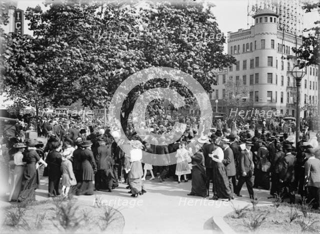 Woman Suffrage - Parade, May 1914, May 1914. Creator: Harris & Ewing.