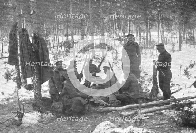 'Aux armees Russes reorganisees; Cantonnement d'hiver en Volhynie: des soldats..., 1916 (1924) Creator: Unknown.
