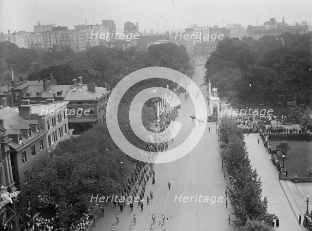 Confederate Reunion - Parade, 1917. Creator: Harris & Ewing.