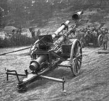 'Dix jours de bataille sur la Somme; Un periscope geant sur roues pris aux Allemands dans..., 1916. Creator: Unknown.