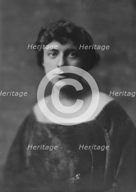 White, Miss, portrait photograph, 1916 Jan. Creator: Arnold Genthe.