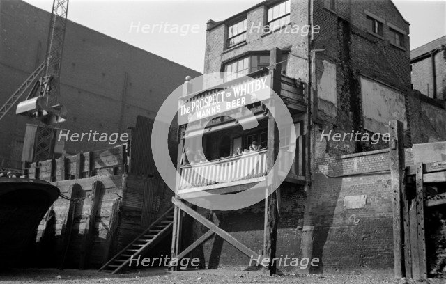The Prospect of Whitby, 57 Wapping Wall, Shadwell, London, c1945-c1965.  Artist: SW Rawlings