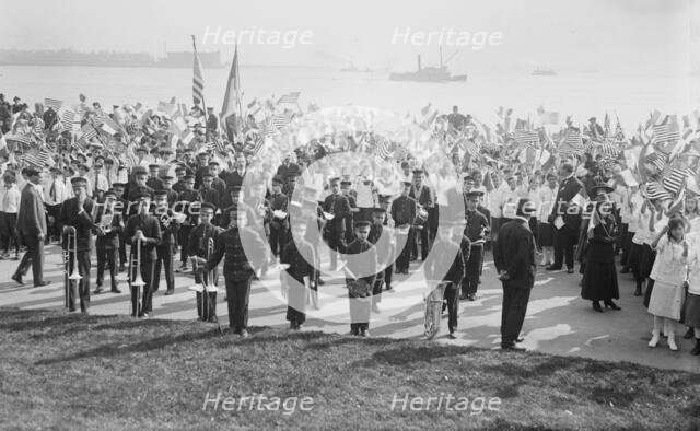 Raising flag of N.Y. City, 1916. Creator: Bain News Service.