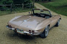 Chevrolet Corvette Stingray convertible 1964. Artist: Simon Clay.