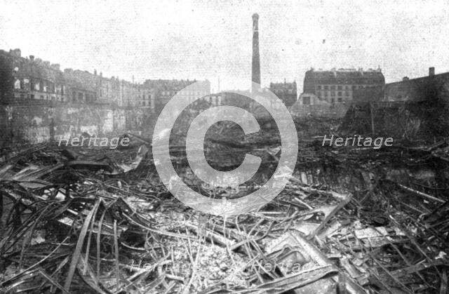 'Quelques Points de Chute; Les ruines des Magasins Paris-France, boulevard Voltaire, 137..., 1918. Creator: Unknown.
