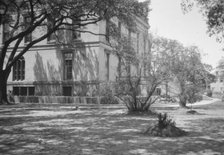 Robb House, New Orleans, between 1920 and 1926. Creator: Arnold Genthe.