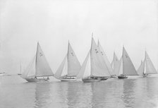 Start of W Class race: Squirrel (3), Jadi (26), Diana (8), Emerald (27), Melody (28), 1931. Creator: Kirk & Sons of Cowes.