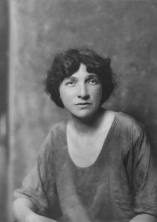 Mrs. Max Eastman, (Miss Ida Raub), portrait photograph, 1918 Jan. 17. Creator: Arnold Genthe.