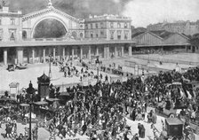 ''A la Gare de L'est; pendant la periode de mobilisation', 1914. Creator: Andre Devambez.