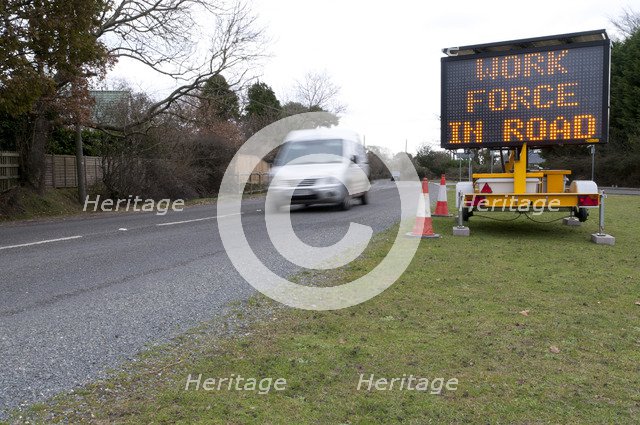 Mobile road matrix sign