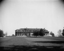 Country club, Grosse Pointe, Detroit, Mich., c1908. Creator: Unknown.
