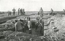 ''A Salonique; La ville et le camp de Salonique sont mis immediatement en etat de defense', 1916. Creator: Unknown.