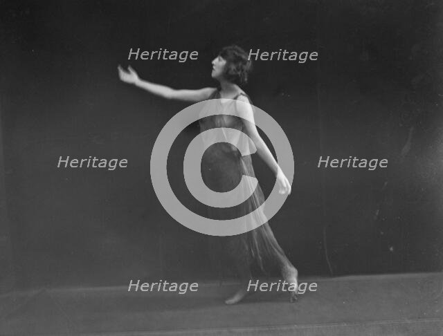 Kubert, Chloe, Miss, 1919 Creator: Arnold Genthe.