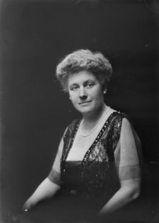 Mrs. Walter B. Richards, portrait photograph, 1919 Oct. 11. Creator: Arnold Genthe.