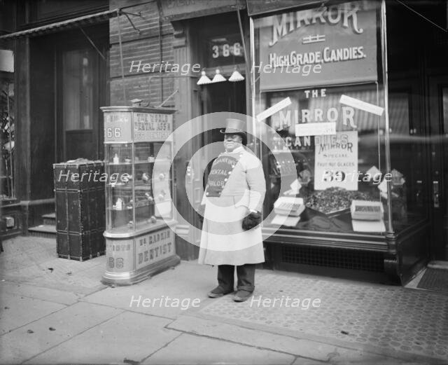 A Living sign on Fifth Avenue, New York City, between 1900 and 1910. Creator: Unknown.