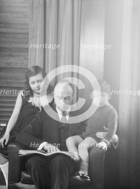 Lovett, Robert, Mr., and children, portrait photograph, 1930 Mar. 31. Creator: Arnold Genthe.