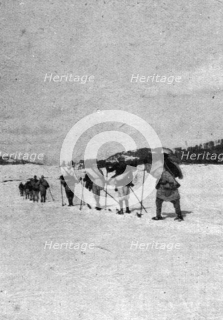 'Les Alpins Marocains; Une equipe de skieurs marocains assurant la liaison entre Timhadit..., c1916. Creator: Unknown.